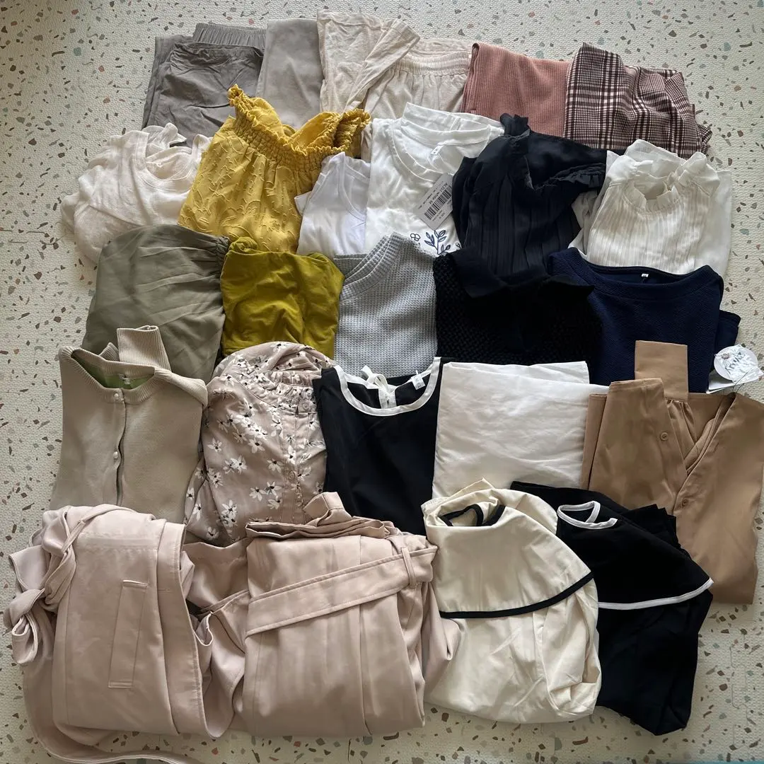 Thumbnail of Women's Spring/Summer/Autumn Clothing - Trench Coat, Long Sleeve & Short Sleeve Blouses, Bottoms - 25 Items