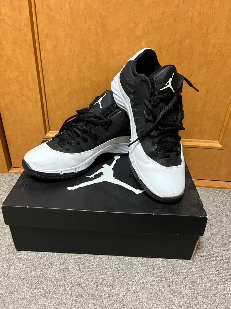 Jordan super.fly low 黑色/白色 的縮圖