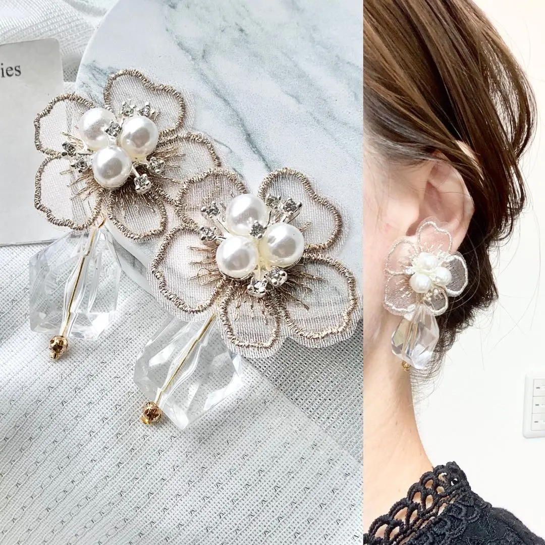 Thumbnail of Gold Lace Flower Clear Cut Ice Earrings