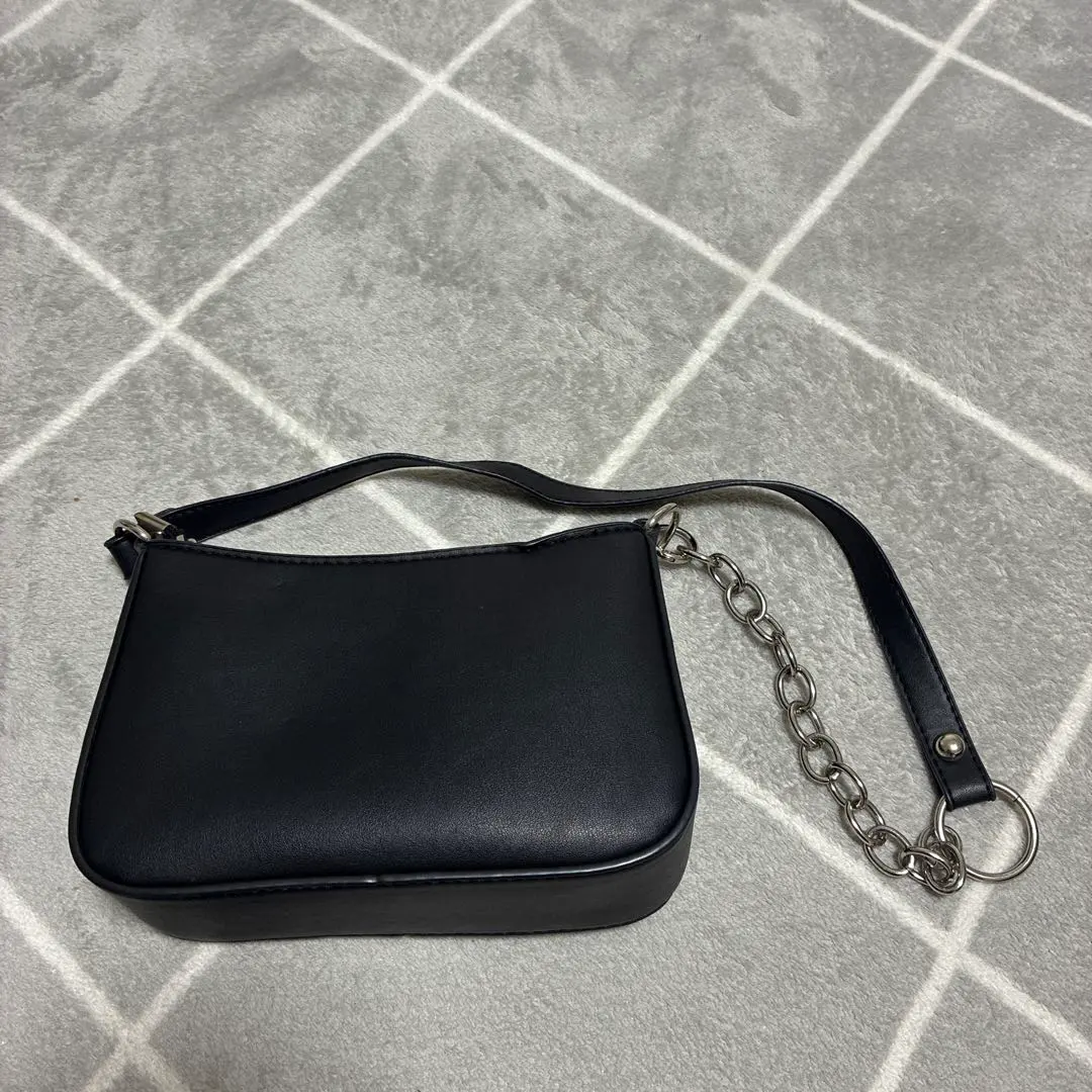 Thumbnail of shoulder bag