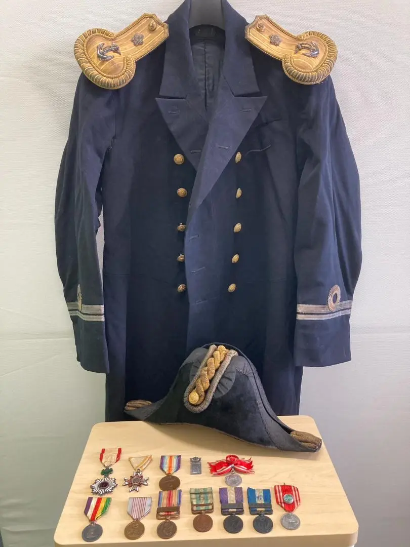 大日本帝国海軍大礼服 帽子と肩章 共箱
