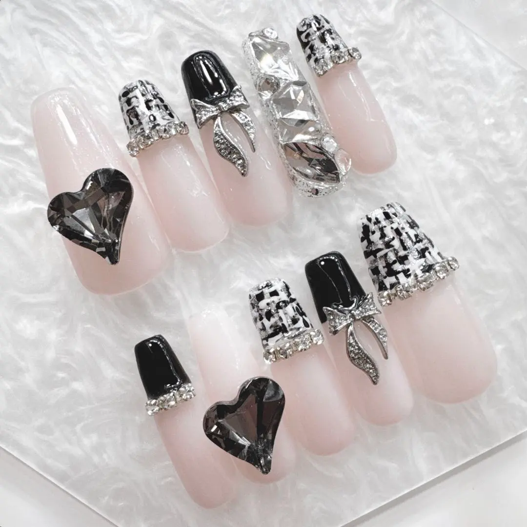 Thumbnail of Ready-made, mass-produced nail tips: One-tone, glossy black, tweed design, full coverage.