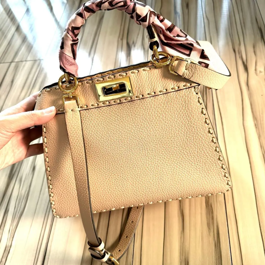 大幅値下げ♡FENDI・アイシーユー・スモール・セレリア・コルダ・グレージュ 2025年最新】FENDI ピーカブー アイシーユー スモール セレリア