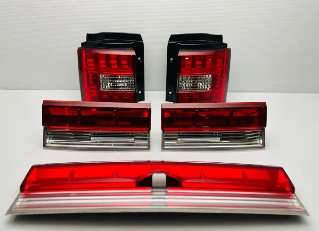 ミツビシ　三菱　デリカ　D5  CV5W  純正リアテール　左右セット　中古品 ミツビシ三菱デリカD5 CV5W 純正リアテール左右セット中古品