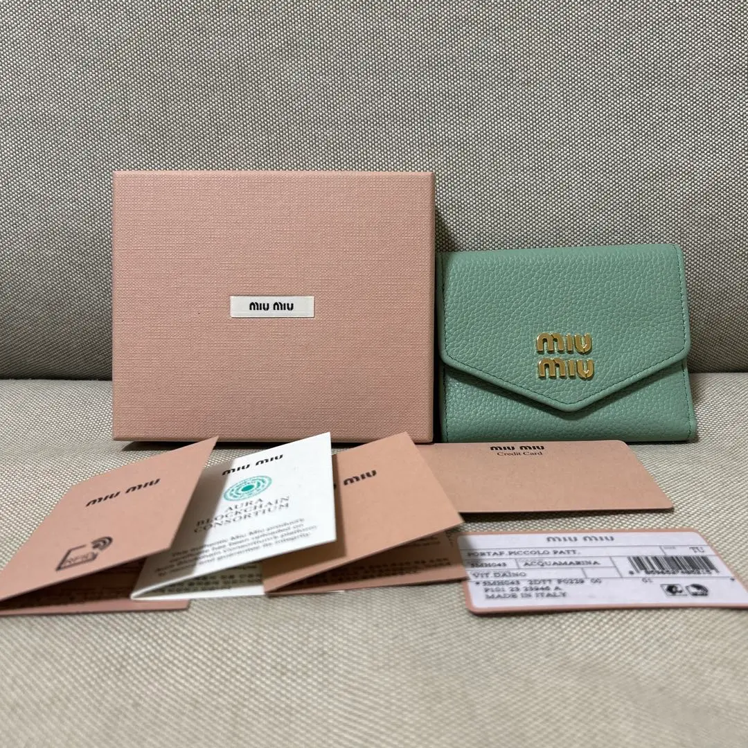 2025年最新】ヴィッテロダイノレザー 財布 miumiuの人気アイテム