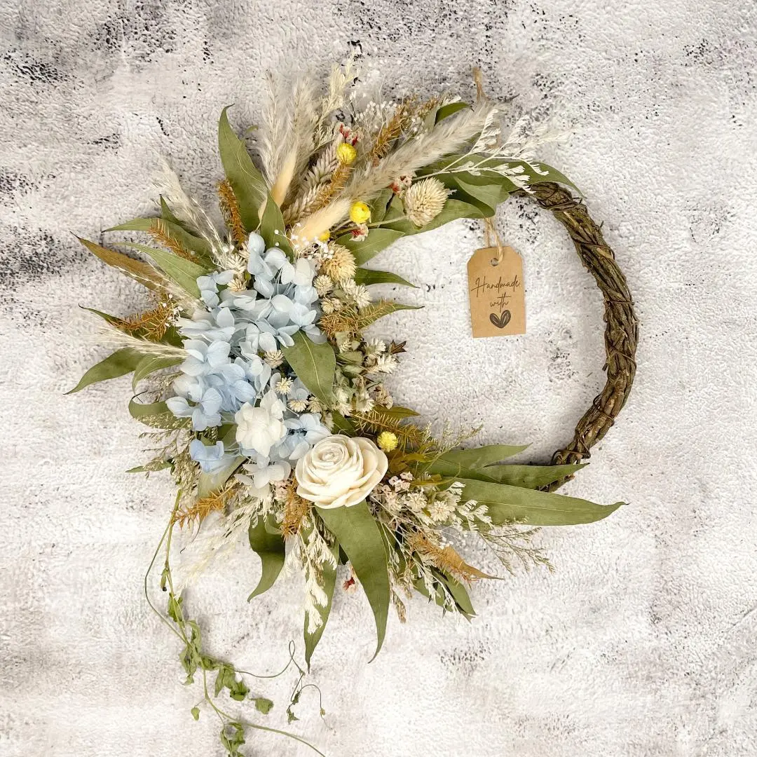 聖誕節乾燥花環 尤加利與繡球花的自然 壁掛 的縮圖