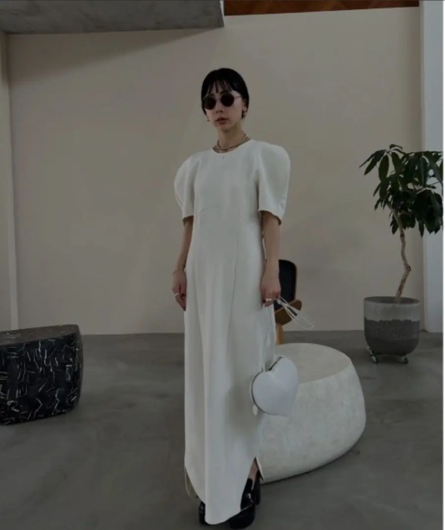 桐谷美玲× AMERI TULIP SLEEVE I LINE DRESS Ameri（アメリ）の「MIREI KIRITANI × AMERI TULIP SLEEVE I