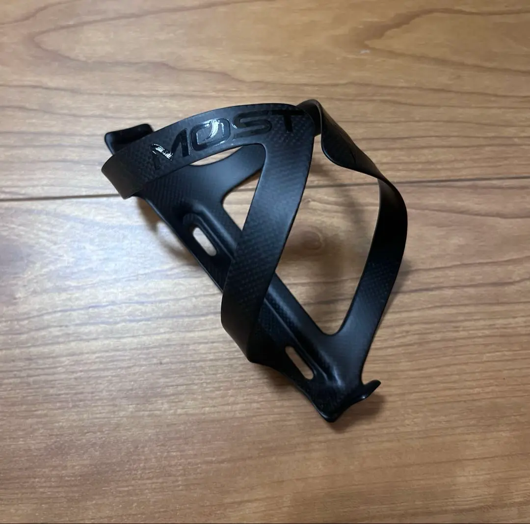 MOST カーボン製ボトルゲージ　2個セット MOST BOTTLE & BOTTLE CAGE | ピナレロジャパン オフィシャルサイト