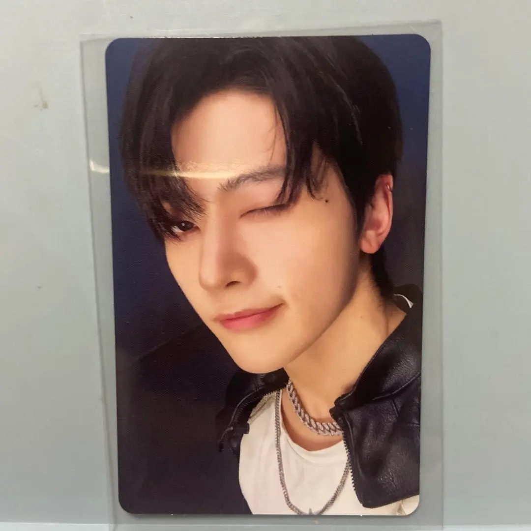 Thumbnail of ZB1 photocard - ICONIK insert - METHEW, MATTHEW