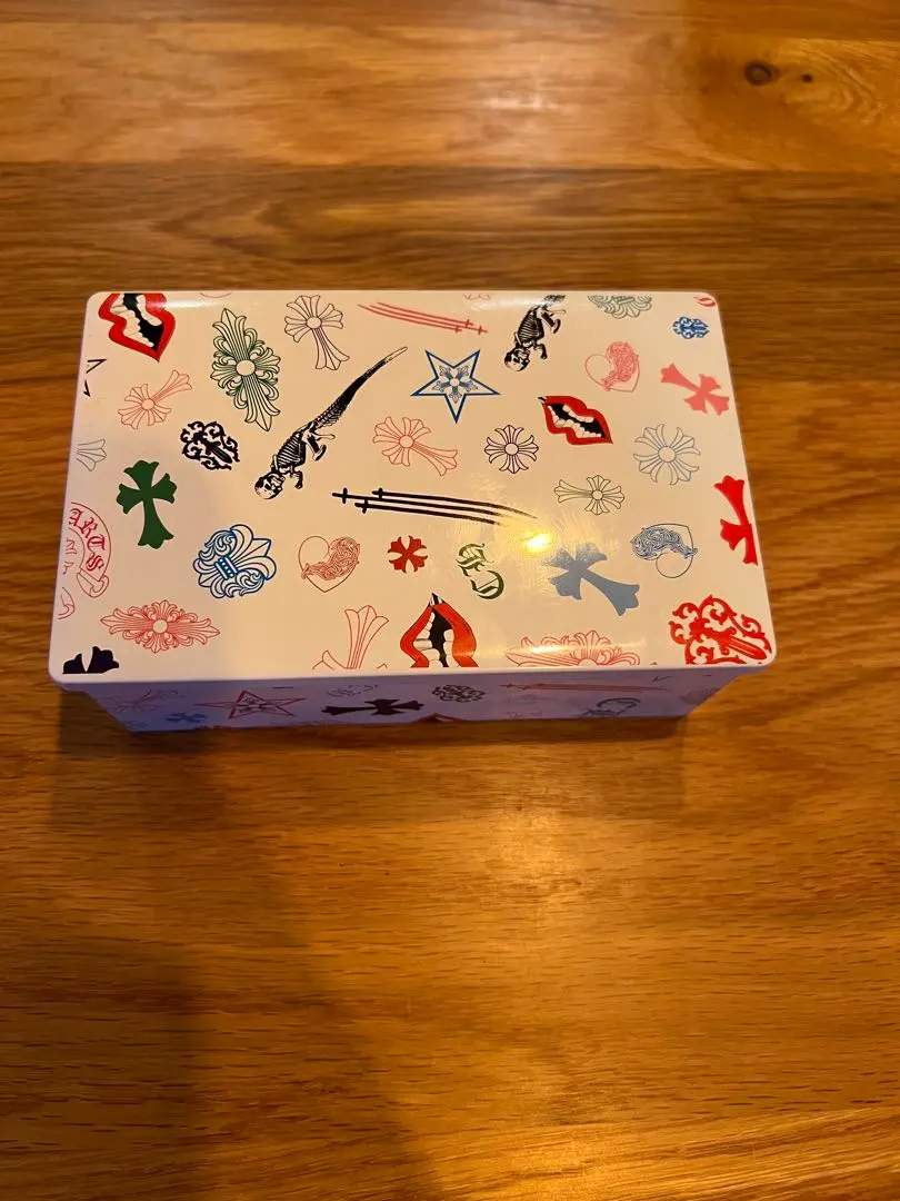 クロムハーツ・クッキーボックス缶・クロムハーツ東京20周年 限定品 クロムハーツ ヨックモック ボックス缶 小物入れ 東京20周年