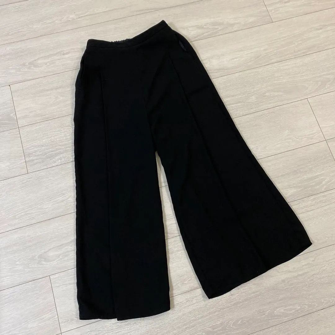 Thumbnail of Wide pants, Gaucho pants