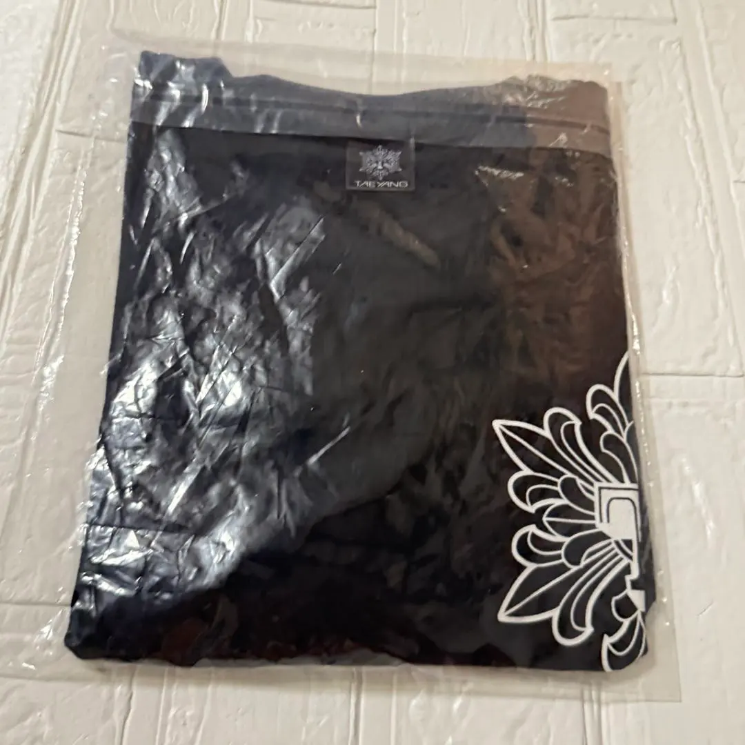 Thumbnail of Taeyang solar T-shirt, new with tags, Youngbae, Taeyang