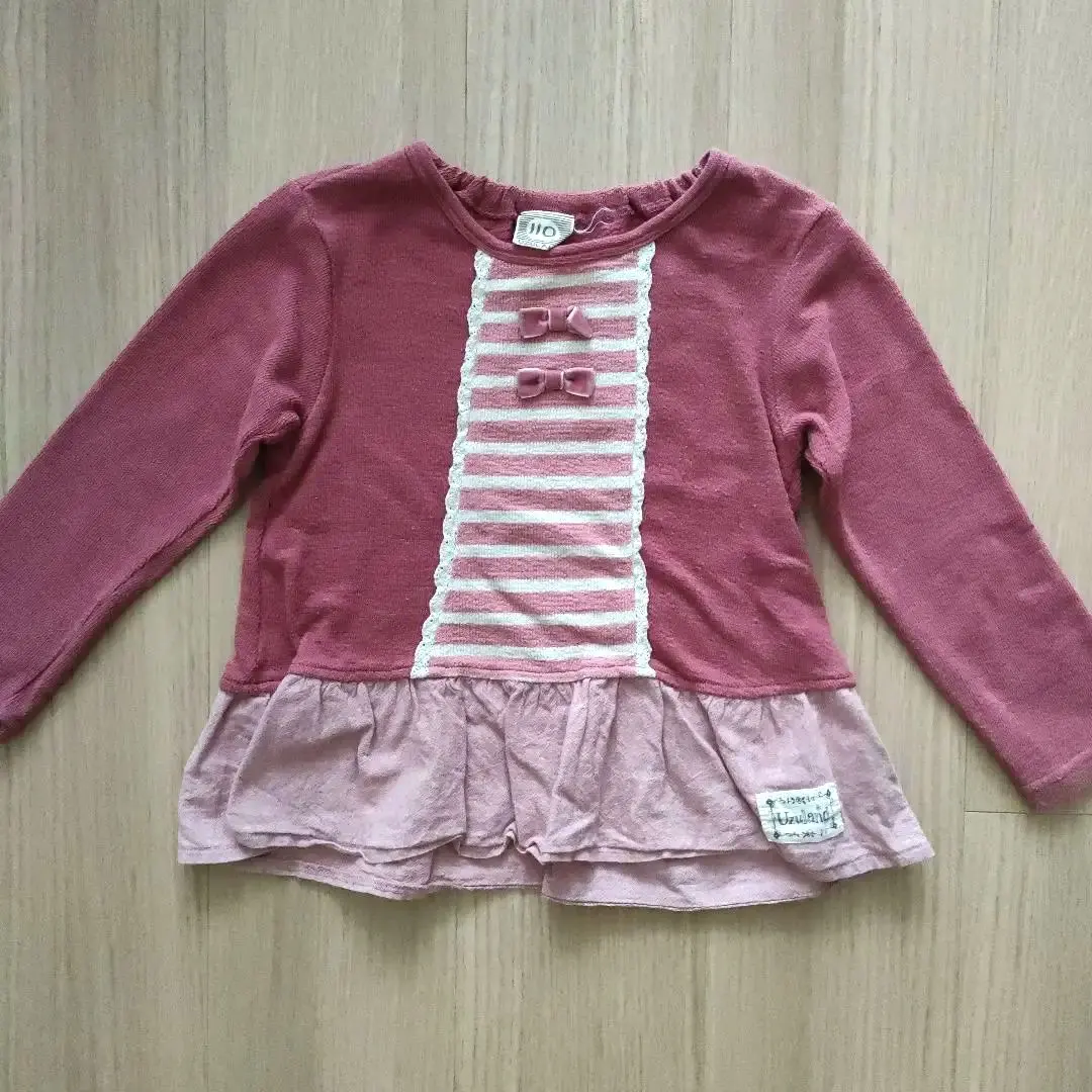 Thumbnail of Girls' long-sleeved T-shirt (size 110)