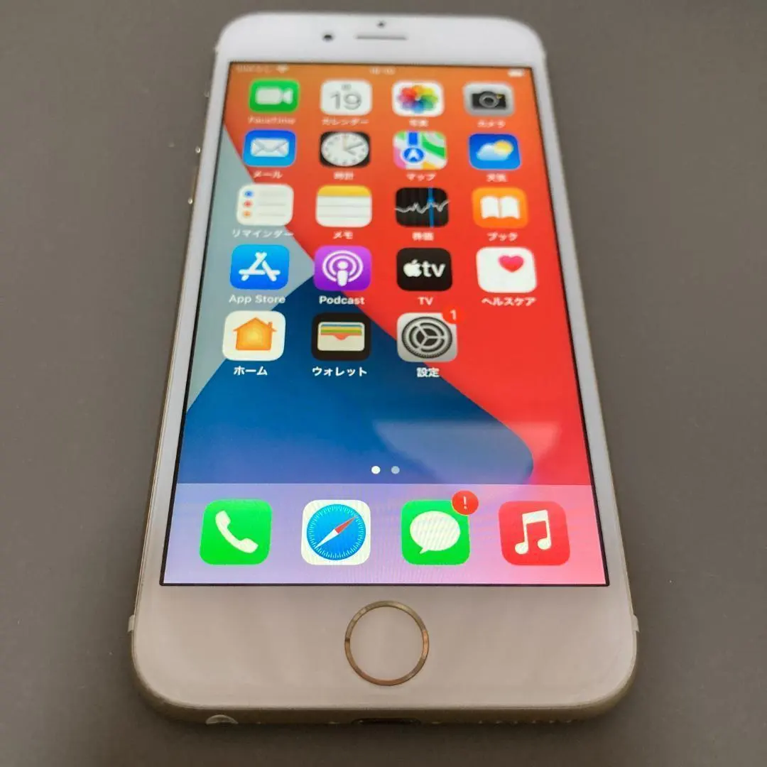 美品 iPhone 6s 64GB 金色 SIM 解鎖 充電 83% 的縮圖