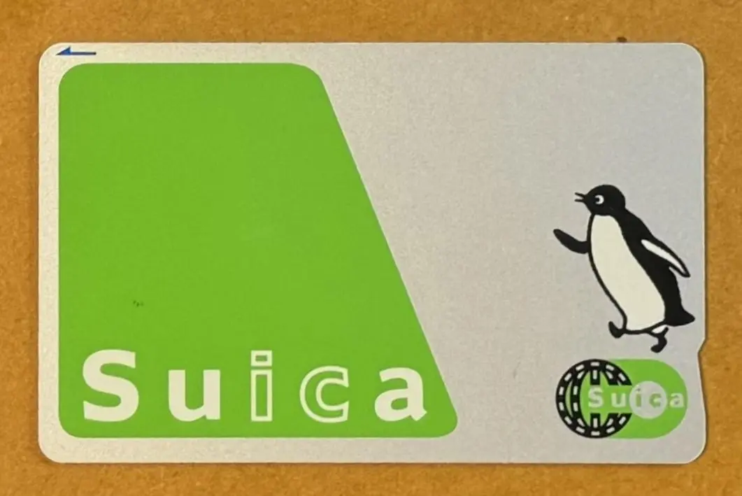横向きペンギンのSuica | 追憶のローングリーン