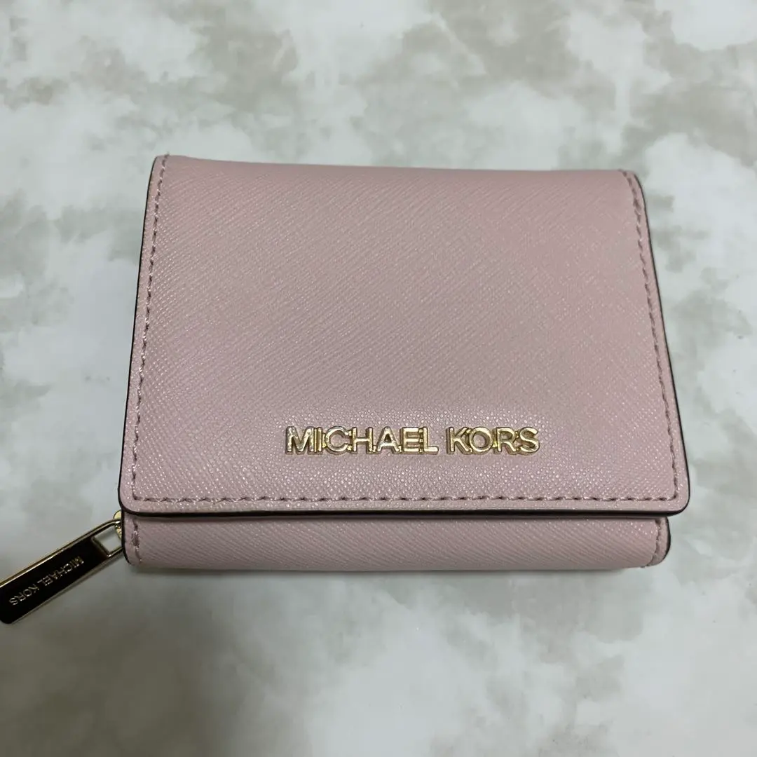 Michael Kors 粉色三折錢包 的縮圖