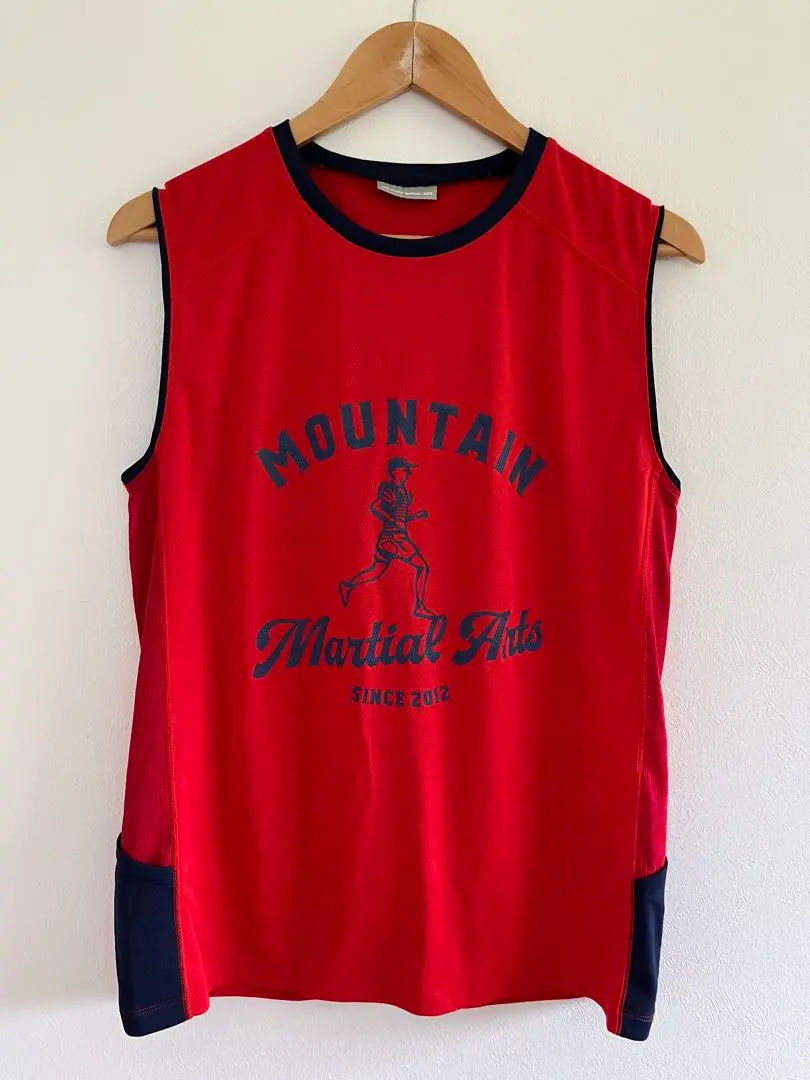 マウンテンマーシャルアーツ　ミツカ　ノースリーブランニングシャツ　Sサイズ Mountain Martial Arts（マウンテンマーシャルアーツ