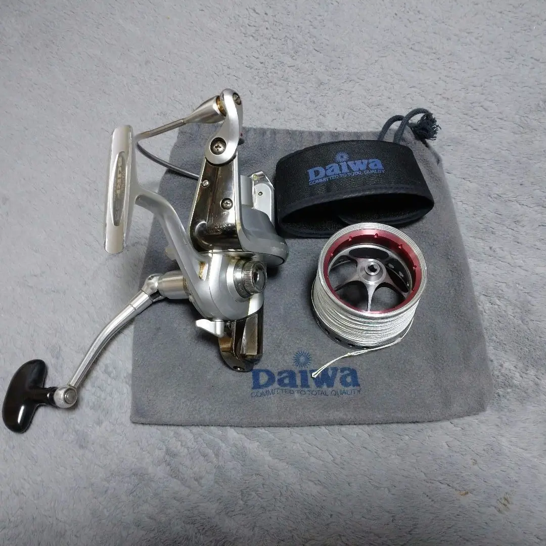 ダイワ 18 トーナメントサーフ 35 QD 3号用 / スピニングリール