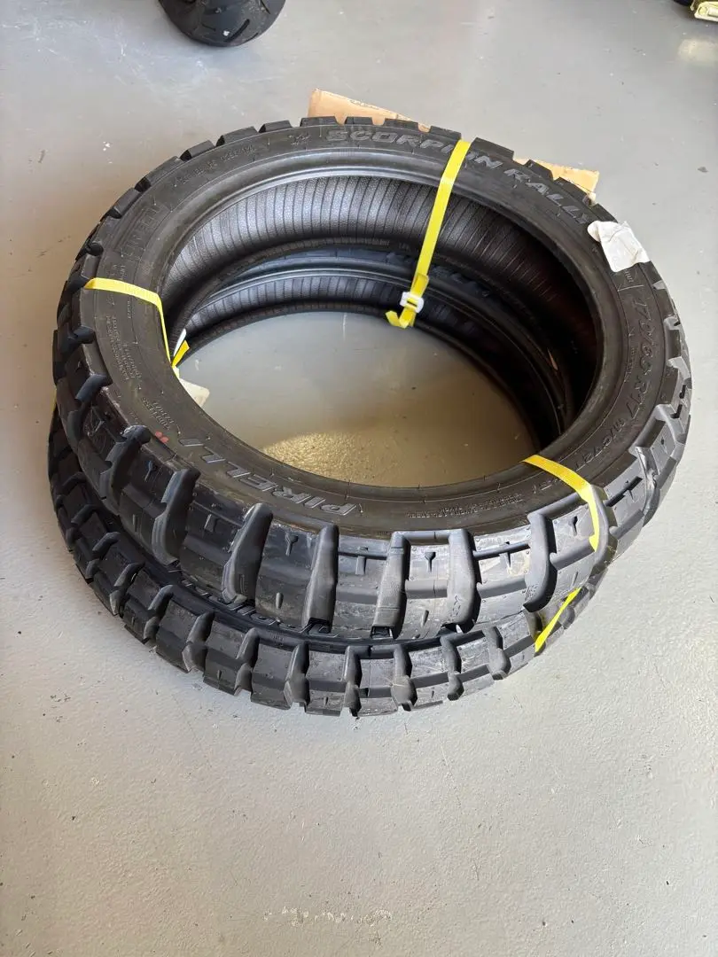 PIRELLI SCORPION RALLY 90/90-21 未使用品❗️ ピレリ スコーピオン ラリー STR 90/90-21 (バイク用タイヤ