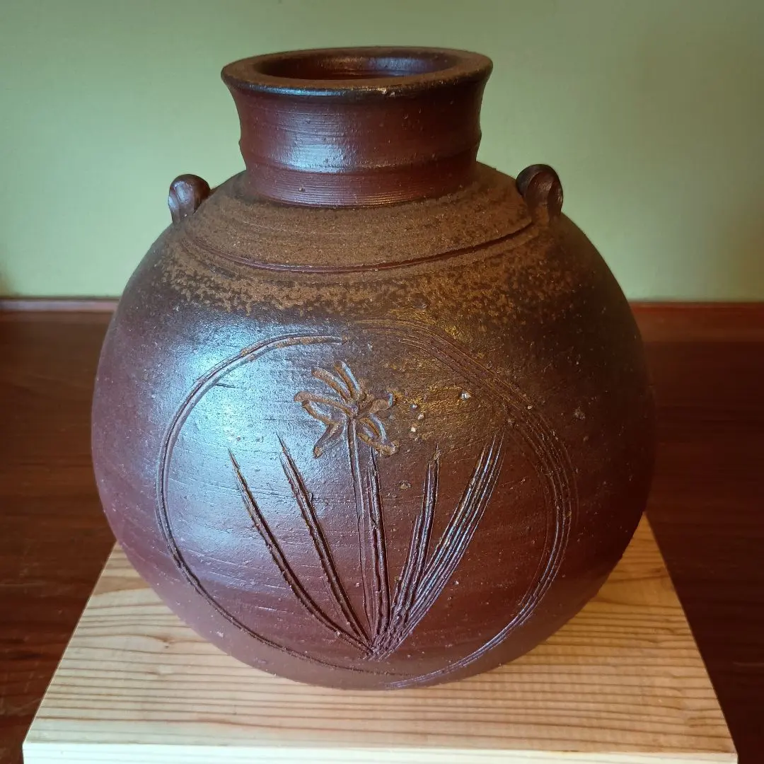 Thumbnail of Rare Bizen ware, Yu Fujiwara, Bizen flat-sided jar with a line design