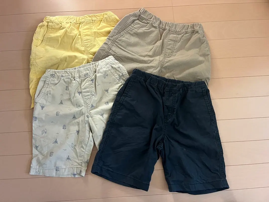 Thumbnail of Set of 4 pairs of shorts (yellow, beige, light beige, navy) 120