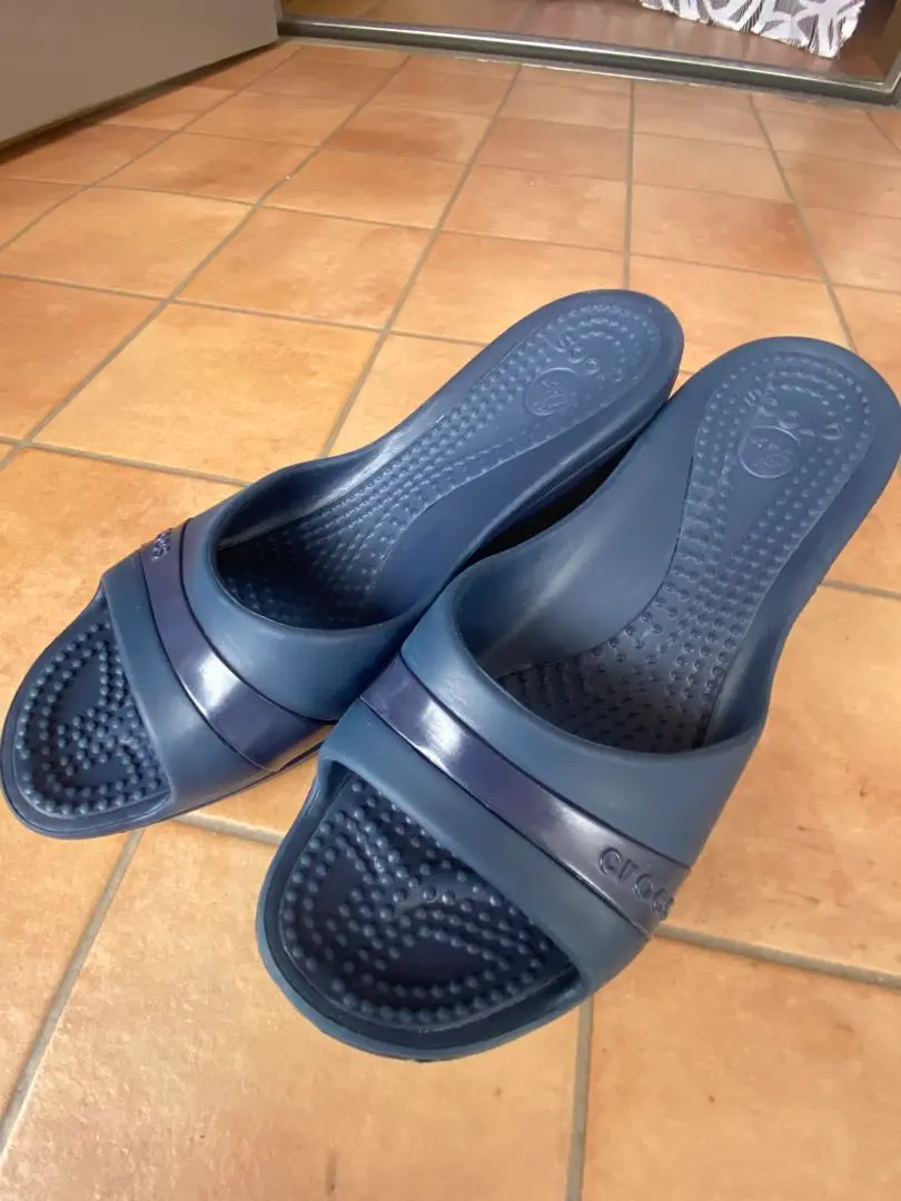✨美品✨Crocs クロックス サンダル ササリー 黒 W5 廃盤品 2025年最新】crocs ササリの人気アイテム - メルカリ