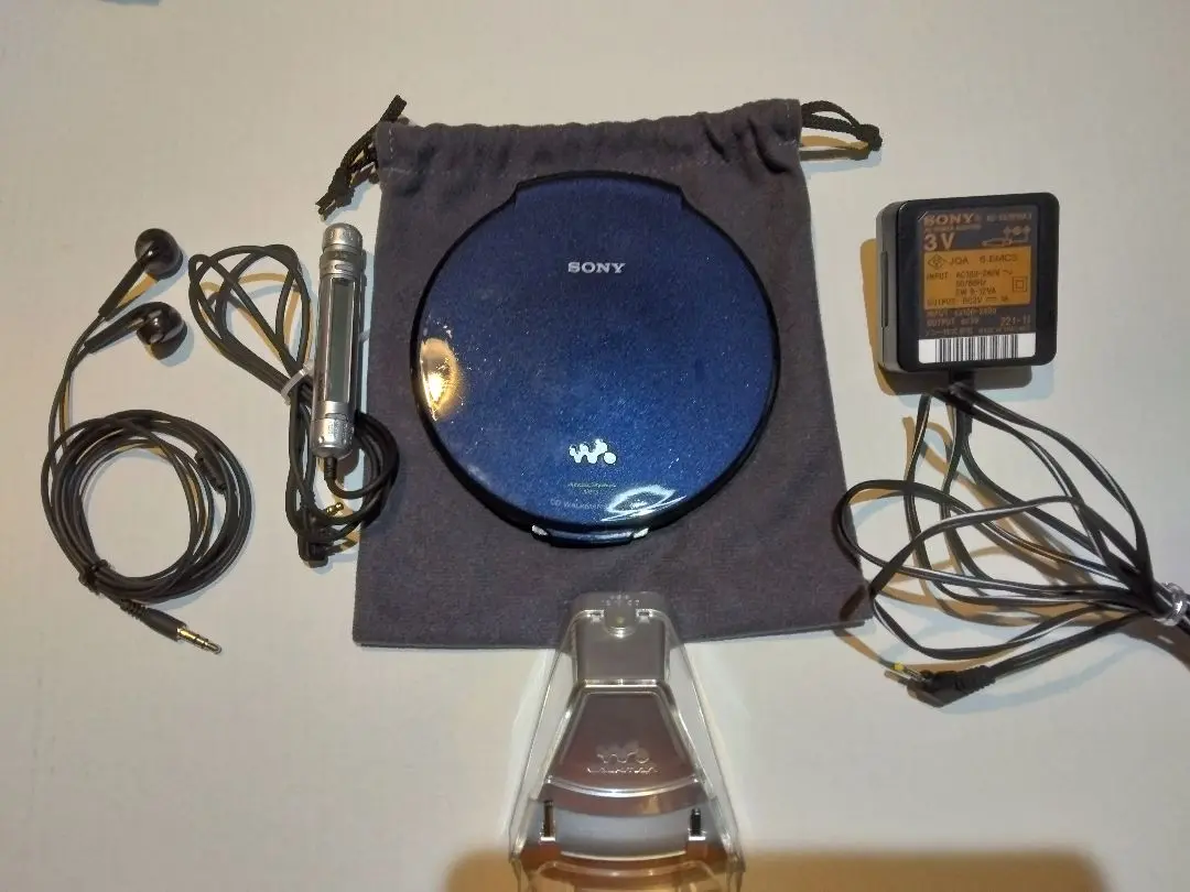 【ジャンク】SONY CD WALKMAN D-NE20 & リモコン 他セット Sony CD Walkman D-NE20 Dark Blue Portable CD Player