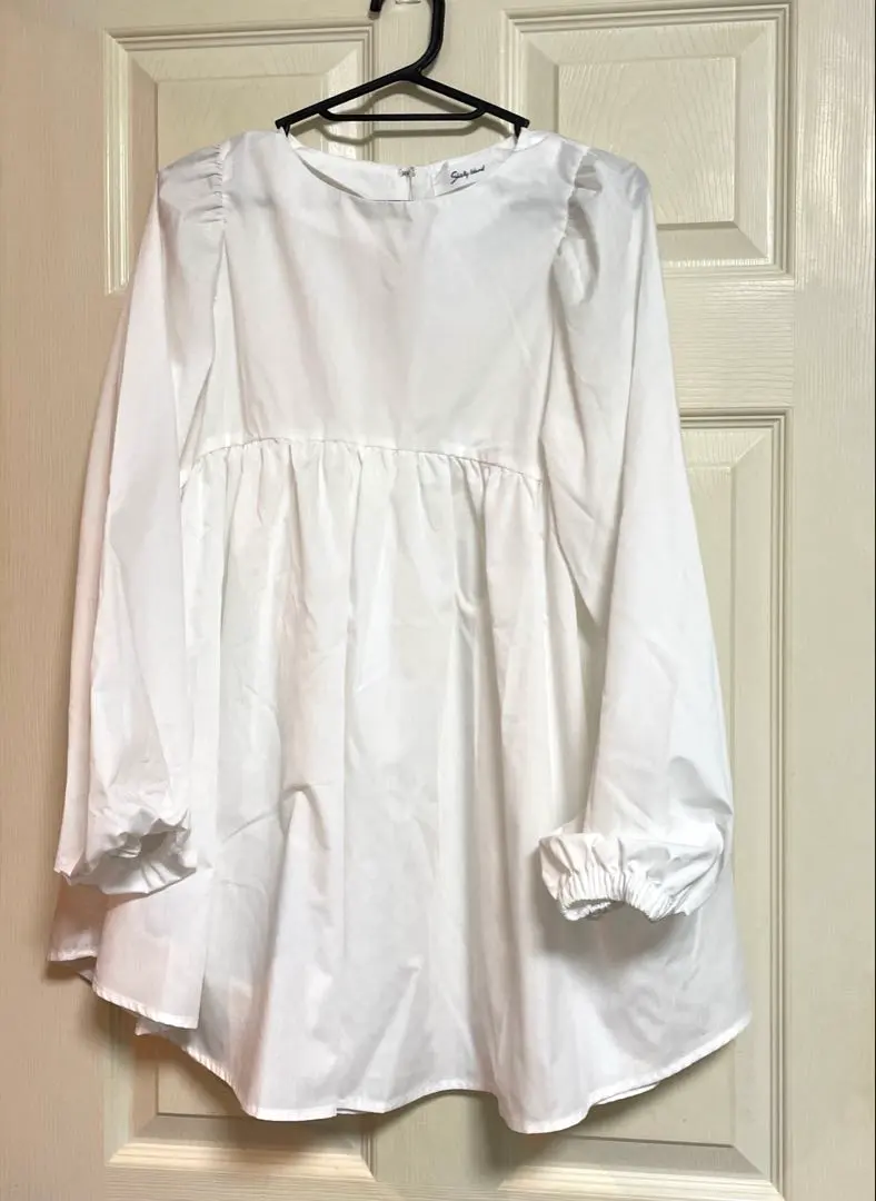 【全新附標籤】變化燈籠袖口 長款長袖女襯衫 束腰上衣 白色 的縮圖