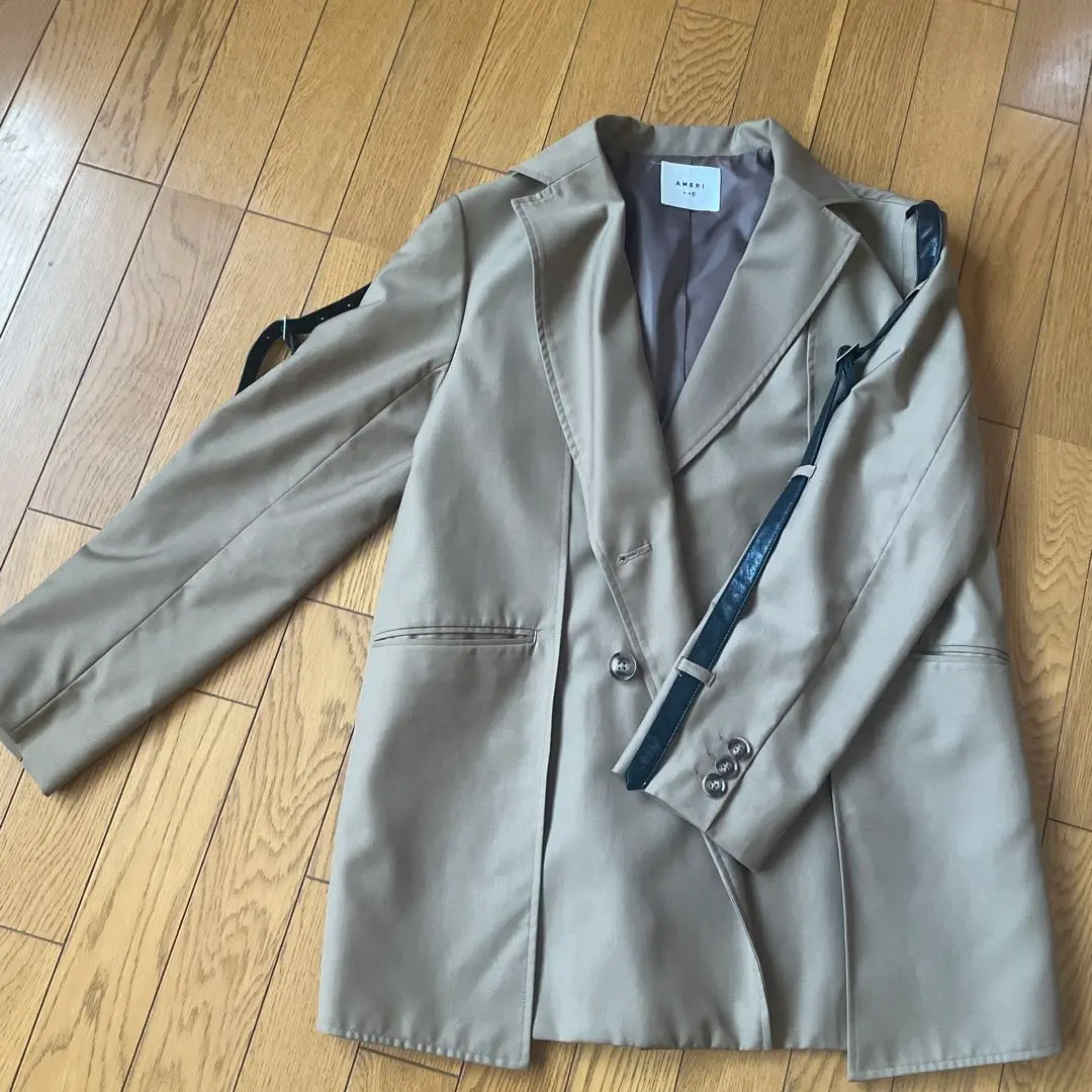 AMERI ベージュ テーラードジャケット Ameri（アメリ）の「PERFORATED COLLAR JACKET（テーラード