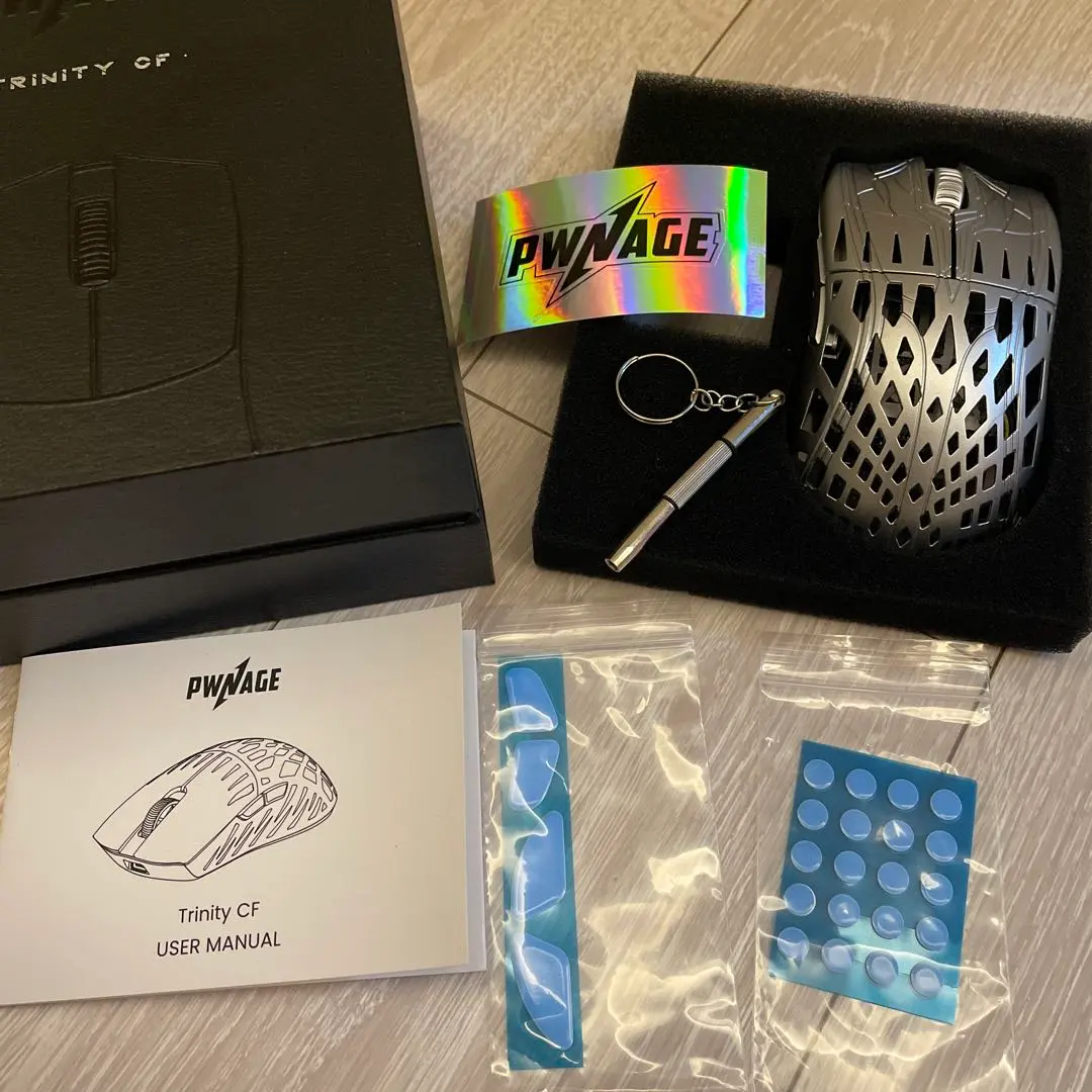 PWNAGE TRINITY CF 点ソール付き　付属品未使用 Pwnageのカーボン複合材採用ゲーミングマウス「Trinity CF」に新