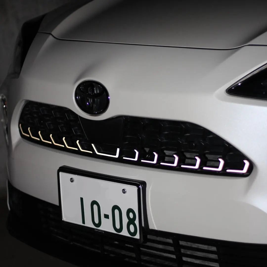 【發光】 Yaris Cross ★黑色隱形反光板 前格柵用 的縮圖