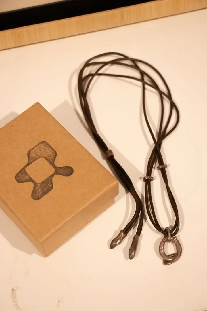 VOID LEATHER NECKLACE – STRONG