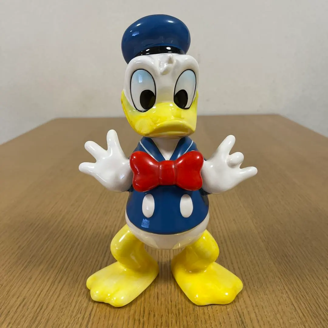 Thumbnail of Donald Duck ceramic figurine