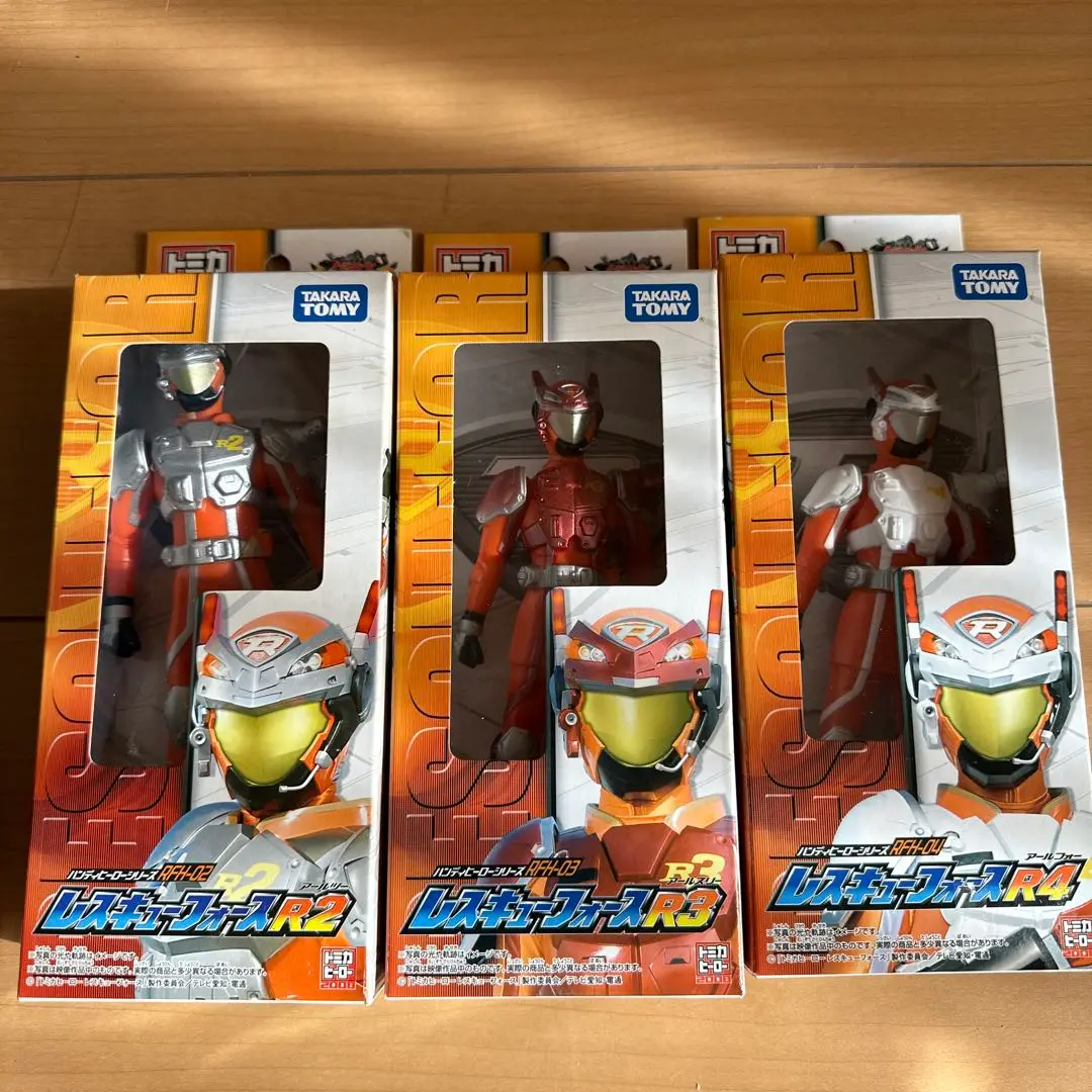 新品未開封２個セット　レスキューフォースR2 R4 トミカヒーロー 新品未開封2個セット レスキューフォースR2 R4 トミカヒーロー