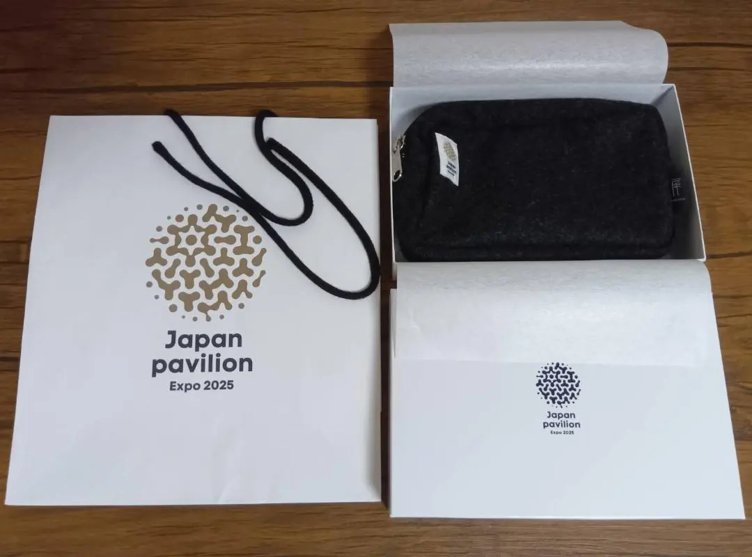 【非賣品】大阪・關西世博 日本館 VIP 手拿包 深灰色 全新未使用 的縮圖