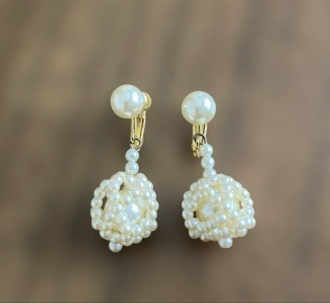 Thumbnail of Ivory pearl ball design earrings