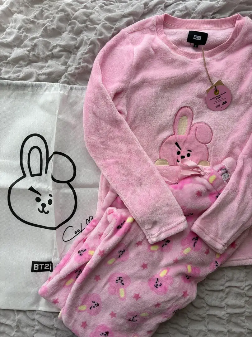 BT21 チミー柄　フリースパジャマ 最終値下げ BTS BT21 チミー柄 フリースパジャマ - メルカリ