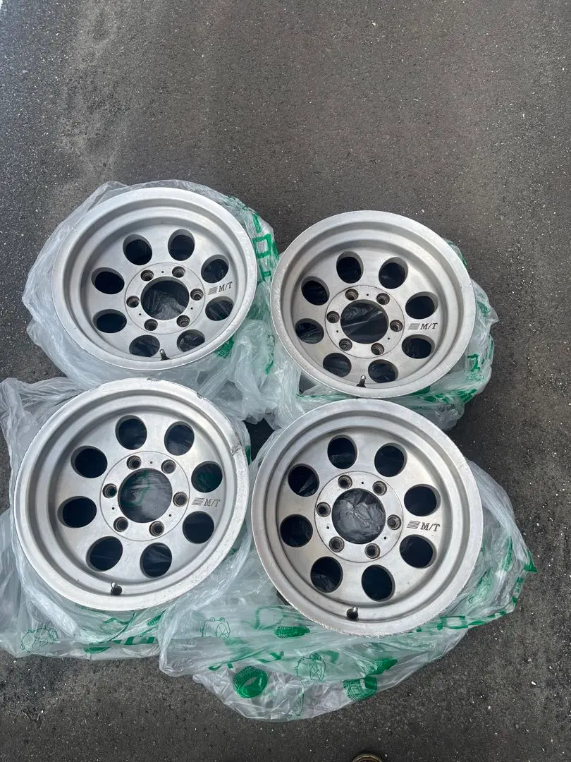 ミッキートンプソン　M/T 15インチ　ホイール　1本　15×8J,-28 MICKEY THOMPSON ミッキートンプソン]15インチアルミホイール 1