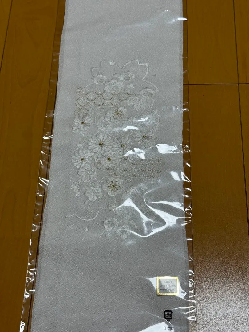 Thumbnail of Novarese embroidered han'eri (collar)