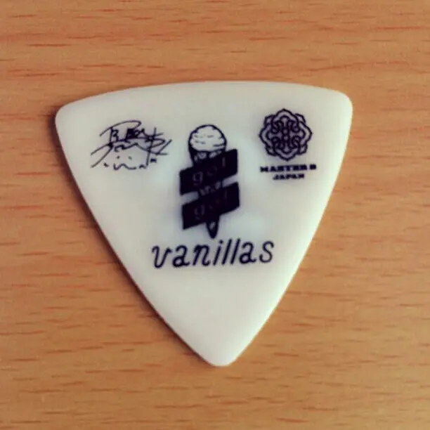go!go!vanillas 牧達弥　本人使用　ピック 缶バッジ付き go!go!vanillas 牧達弥 使用ピック - メルカリ