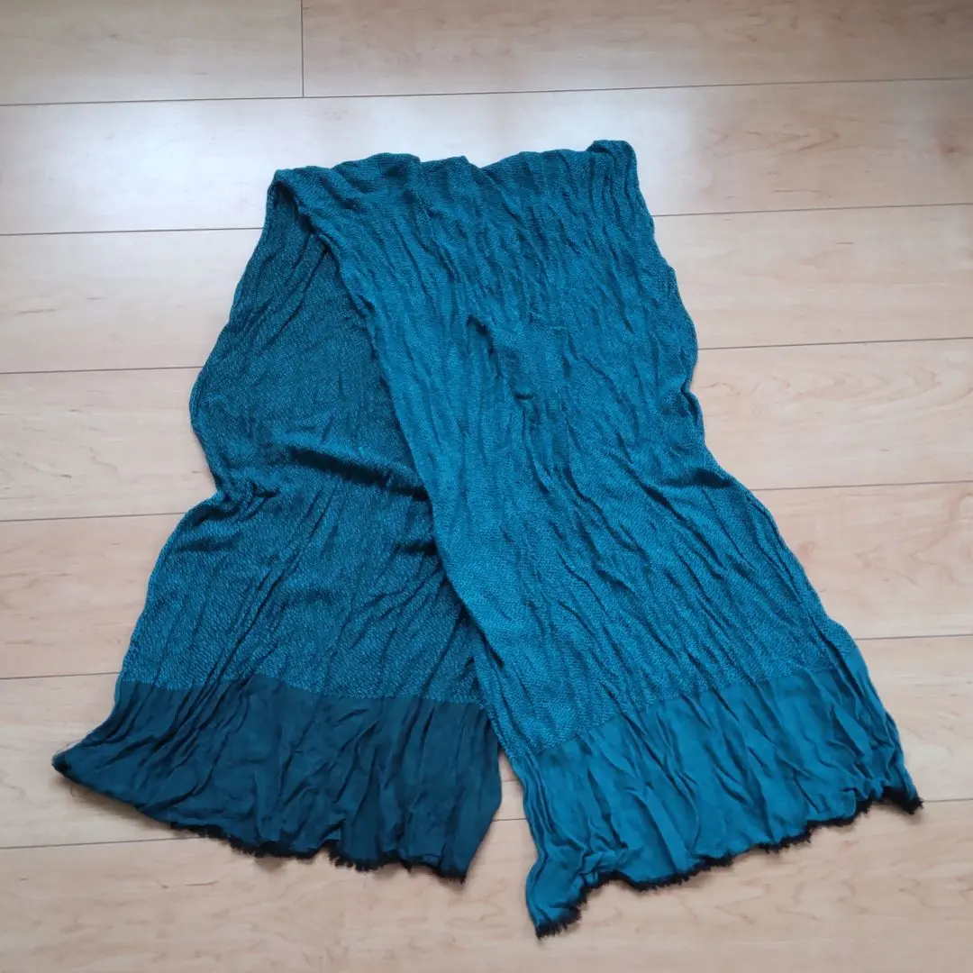 Thumbnail of Thin shawl