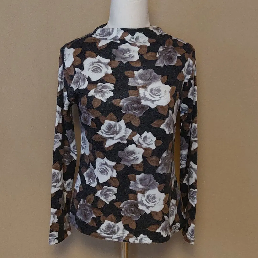 Thumbnail of Thin sweater with a rose pattern