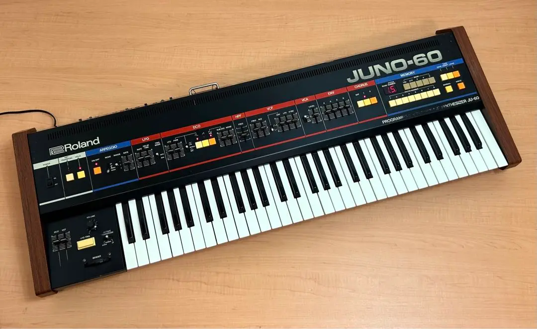Roland JUNO-6 アナログシンセサイザー 61鍵【ジャンク扱い動作品】 Roland JUNO-6 アナログシンセサイザー 61鍵【ジャンク扱い動作
