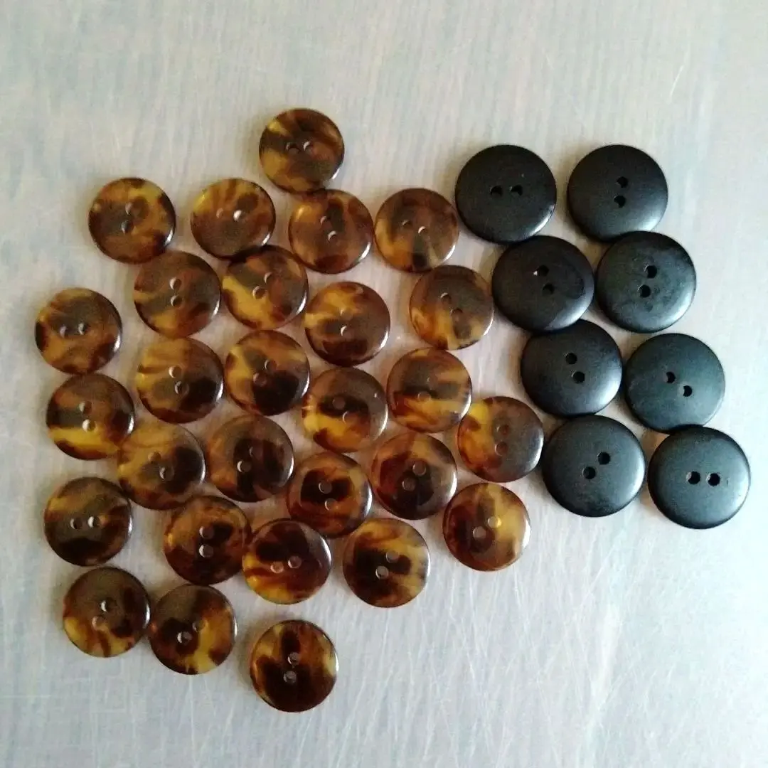 Thumbnail of Set of brown marble pattern and black two-hole buttons
