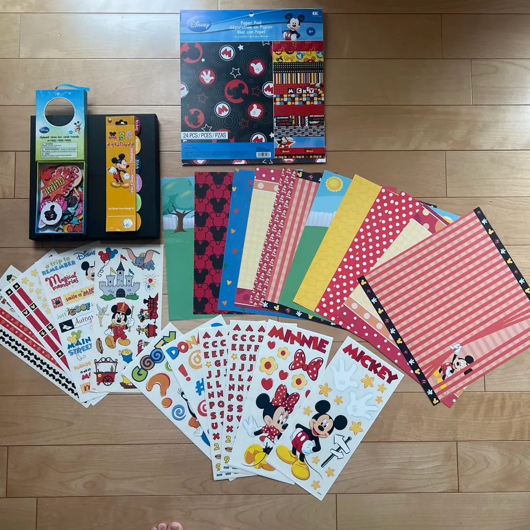【迪士尼】剪貼簿套組 紙張 貼紙 厚紙板 的縮圖