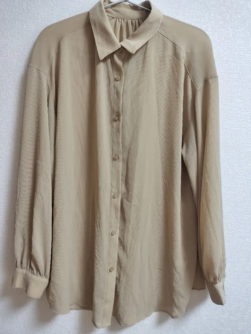 UNIQLO 米色 長袖 鈕扣透膚襯衫 L 尺寸 的縮圖