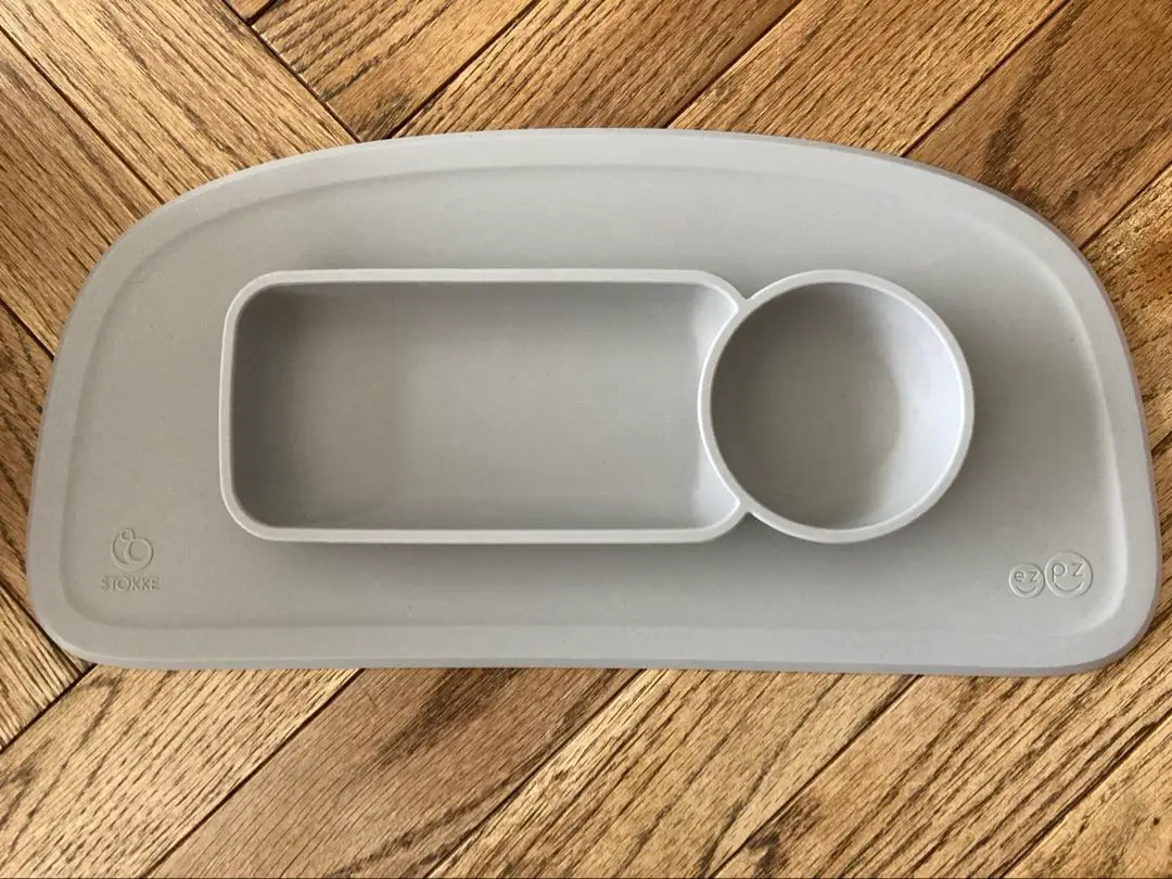 ストッケ ベビーセット&トレイ ※おまけのezpzミニマット付き ezpzのミニマットレビュー。テーブルに吸着するかわいいベビー