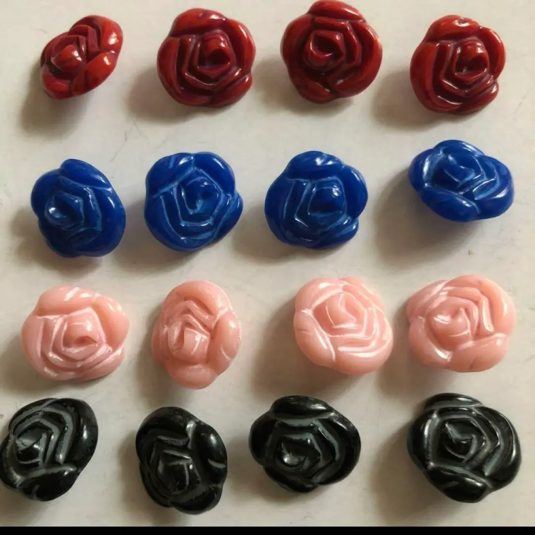 Thumbnail of Plastic rose button