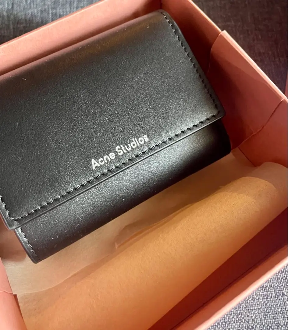 ⭐️未使用品⭐️　Acne Studios　三つ折り財布　レザーウォレット　グリーン Acne Studios - 折りたたみ式レザーウォレット - オリーブグリーン