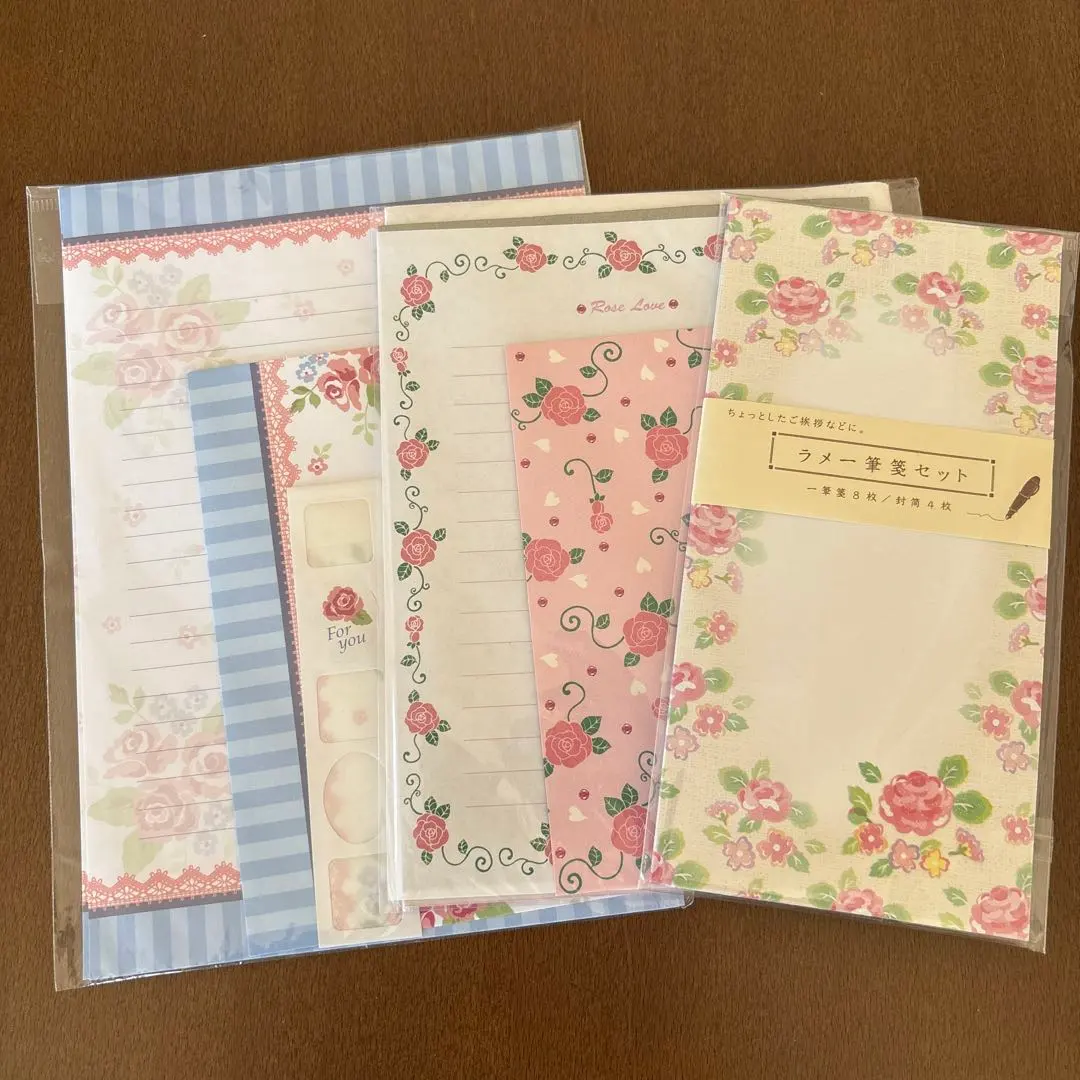 Thumbnail of Rose pattern letter set